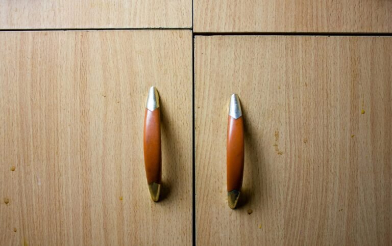 Kitchen-Cabinet-Doors-Alignment
