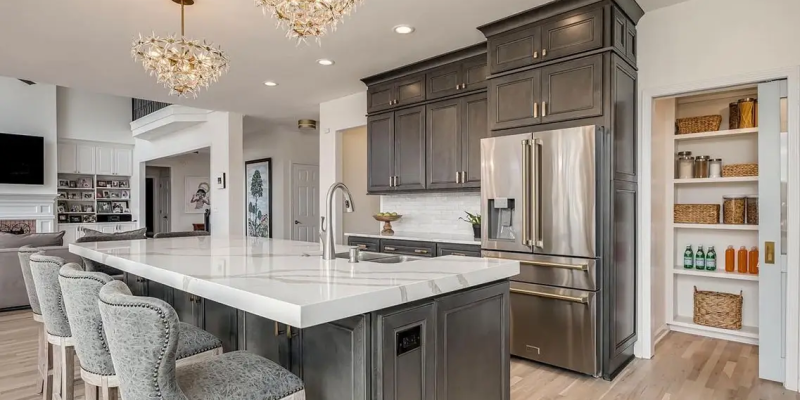 Two-Tone Kitchens Cabinet